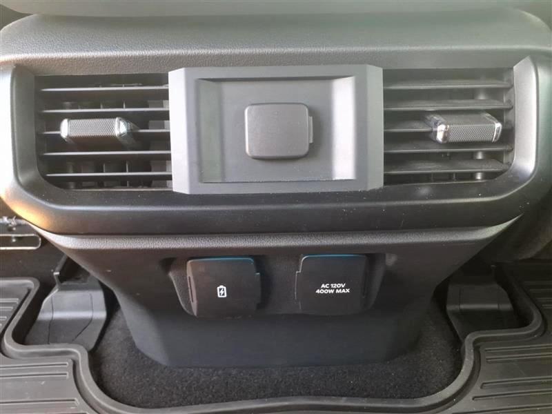 Ford F-150 STX SuperCrew 4WD 2025