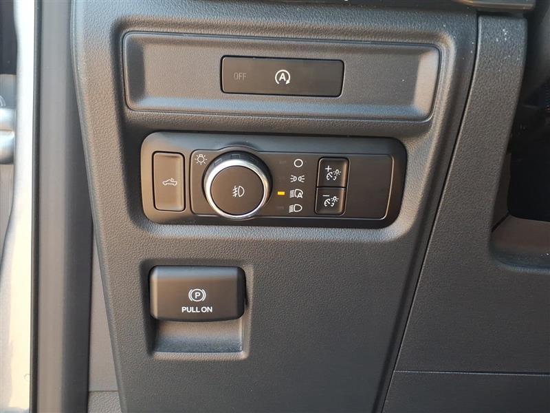 Ford F-150 STX SuperCrew 4WD 2025
