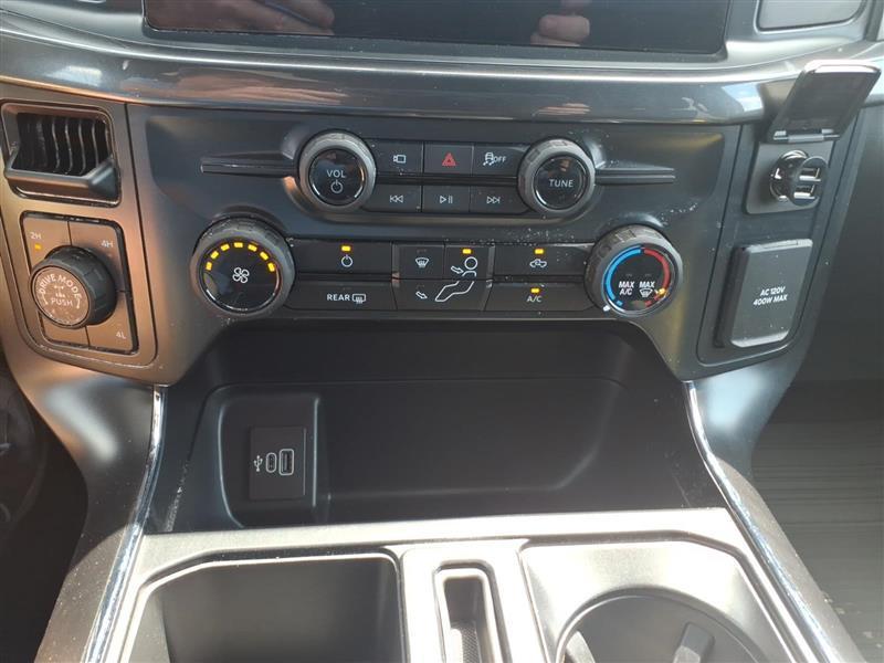 Ford F-150 STX SuperCrew 4WD 2025