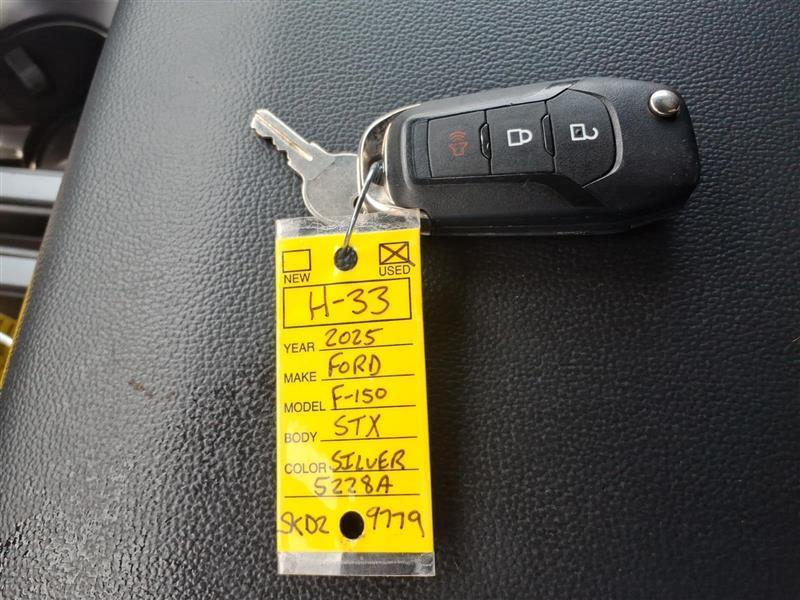Ford F-150 STX SuperCrew 4WD 2025