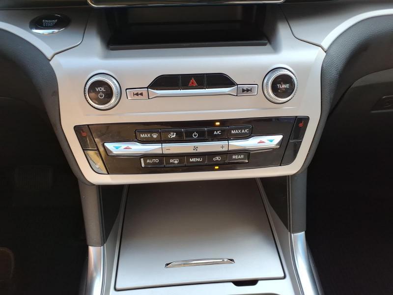 Ford Explorer XLT 2023