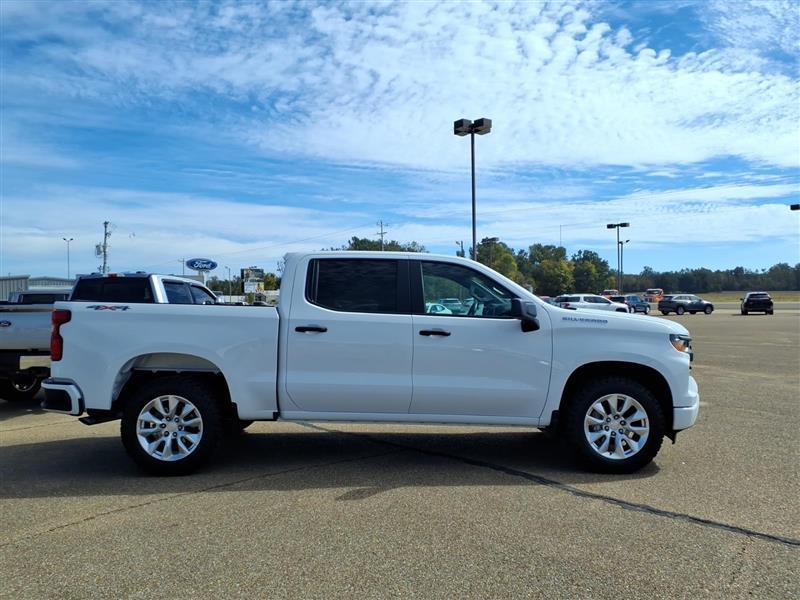 Chevrolet Silverado 1500 Custom Crew Cab 4WD 2023