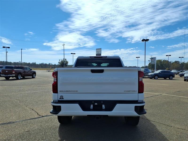 Chevrolet Silverado 1500 Custom Crew Cab 4WD 2023