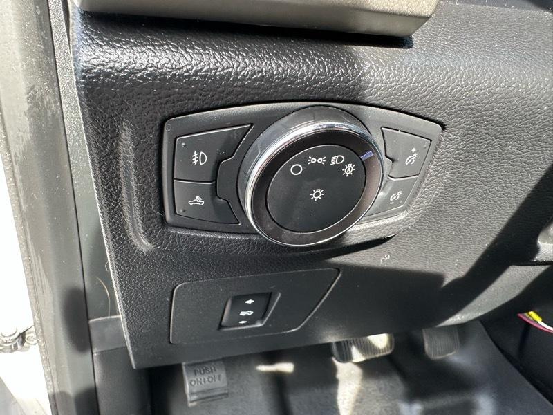 Ford F-150 4WD SuperCrew 145" Lariat 2016