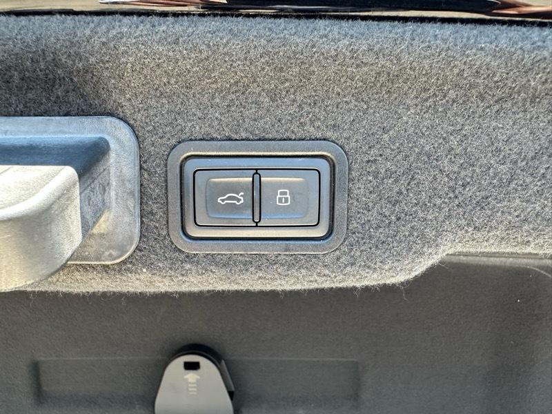 Audi A8 L 4.0T quattro 2015