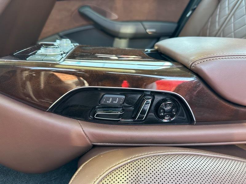 Audi A8 L 4.0T quattro 2015