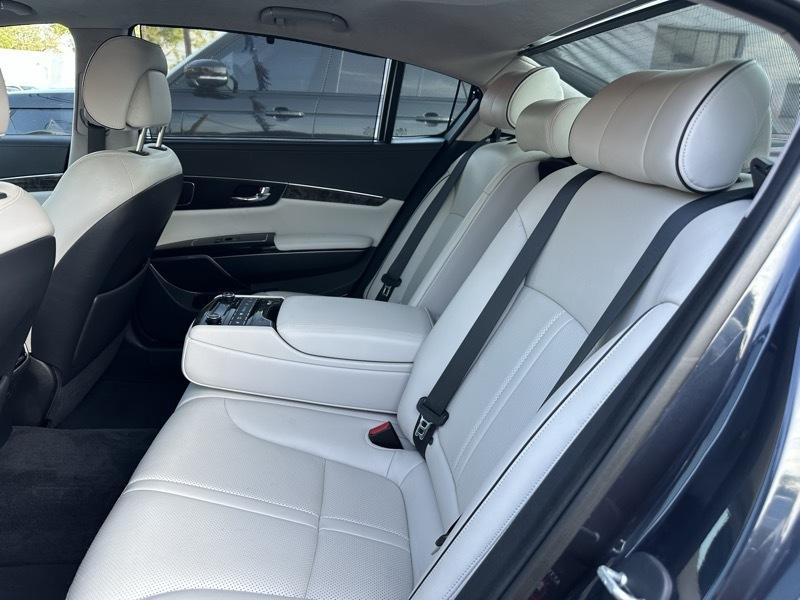 Kia K900 V8 2015