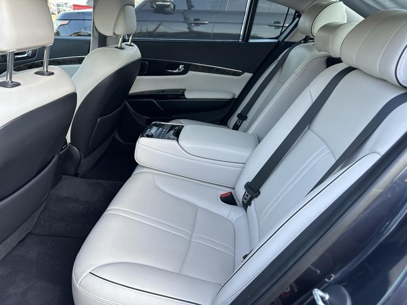 Kia K900 V8 2015
