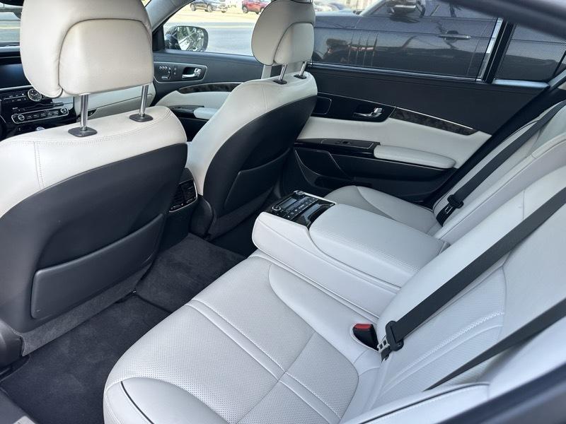 Kia K900 V8 2015