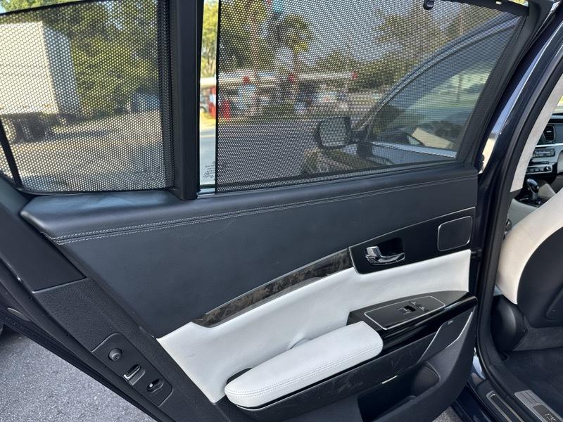 Kia K900 V8 2015