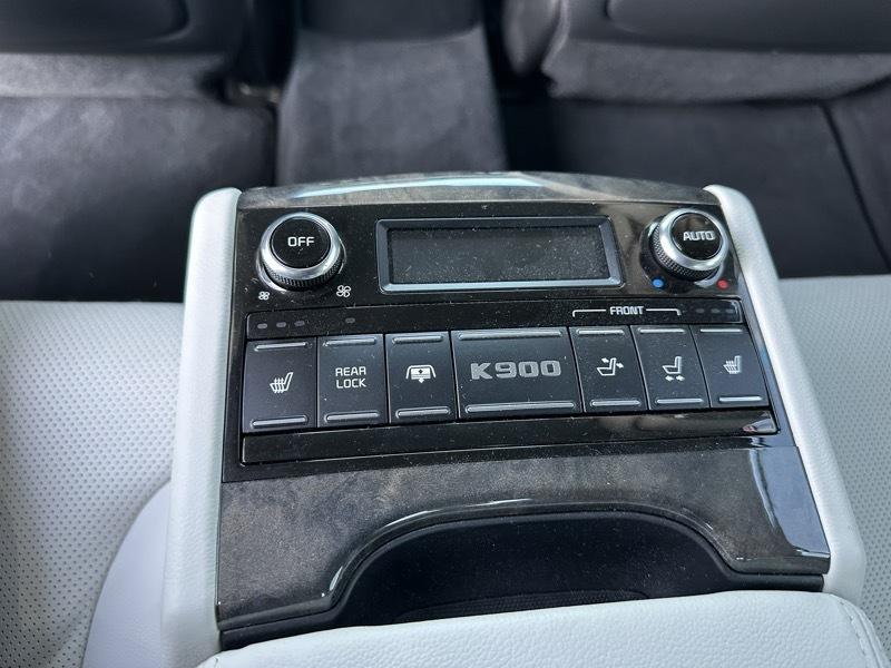 Kia K900 V8 2015