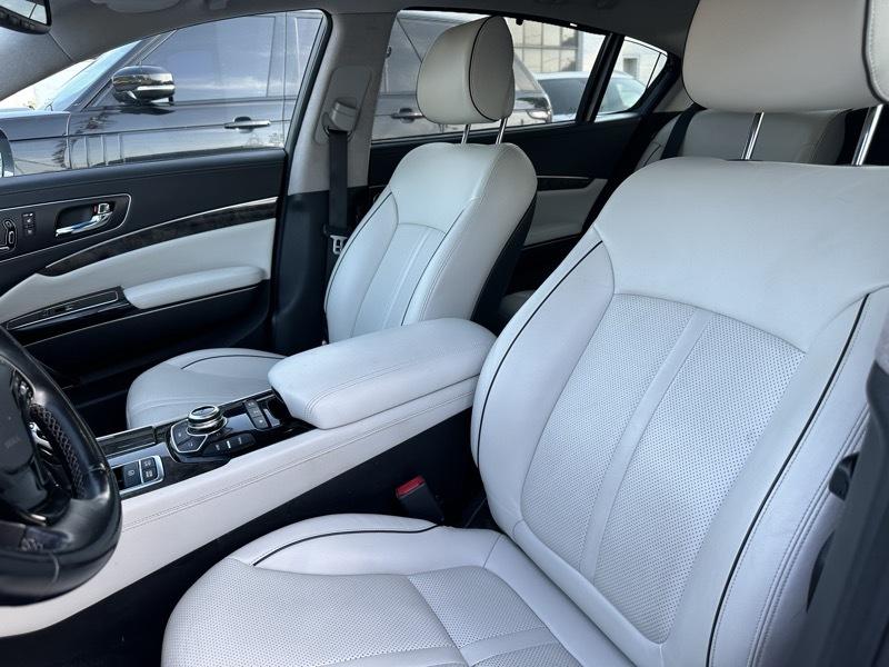 Kia K900 V8 2015