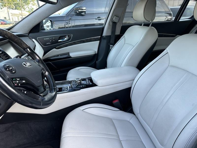 Kia K900 V8 2015