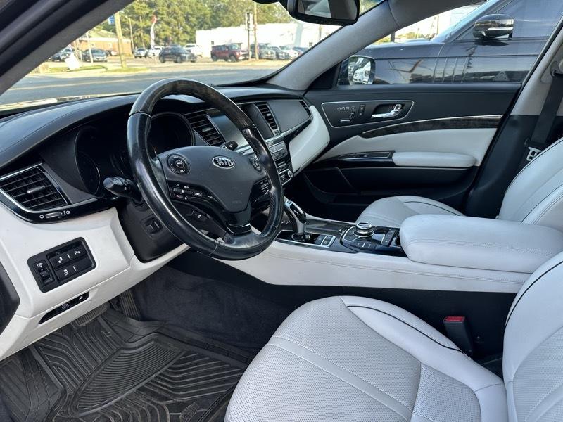 Kia K900 V8 2015