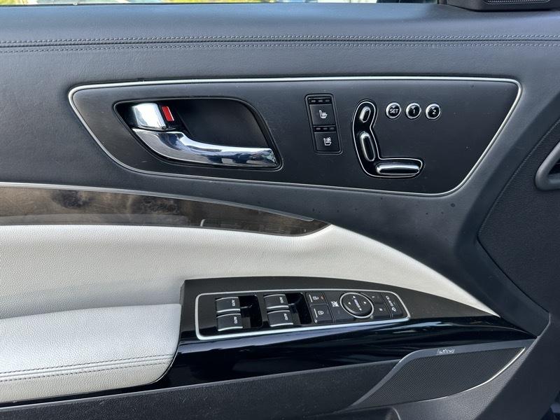 Kia K900 V8 2015