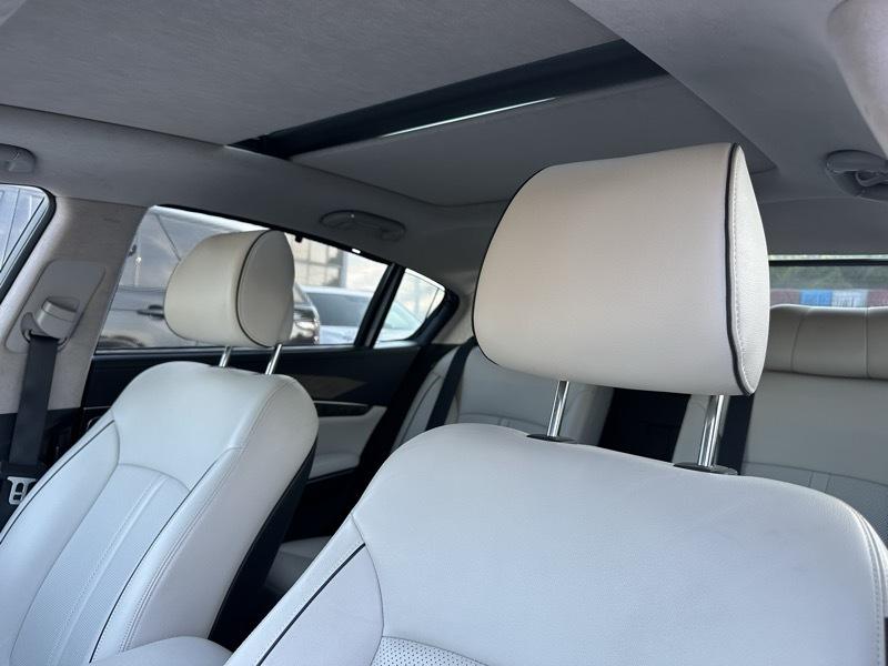 Kia K900 V8 2015