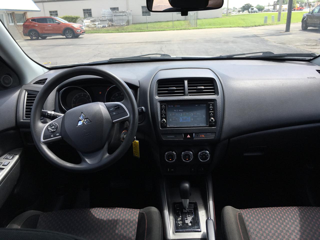 Mitsubishi Outlander Sport  2019