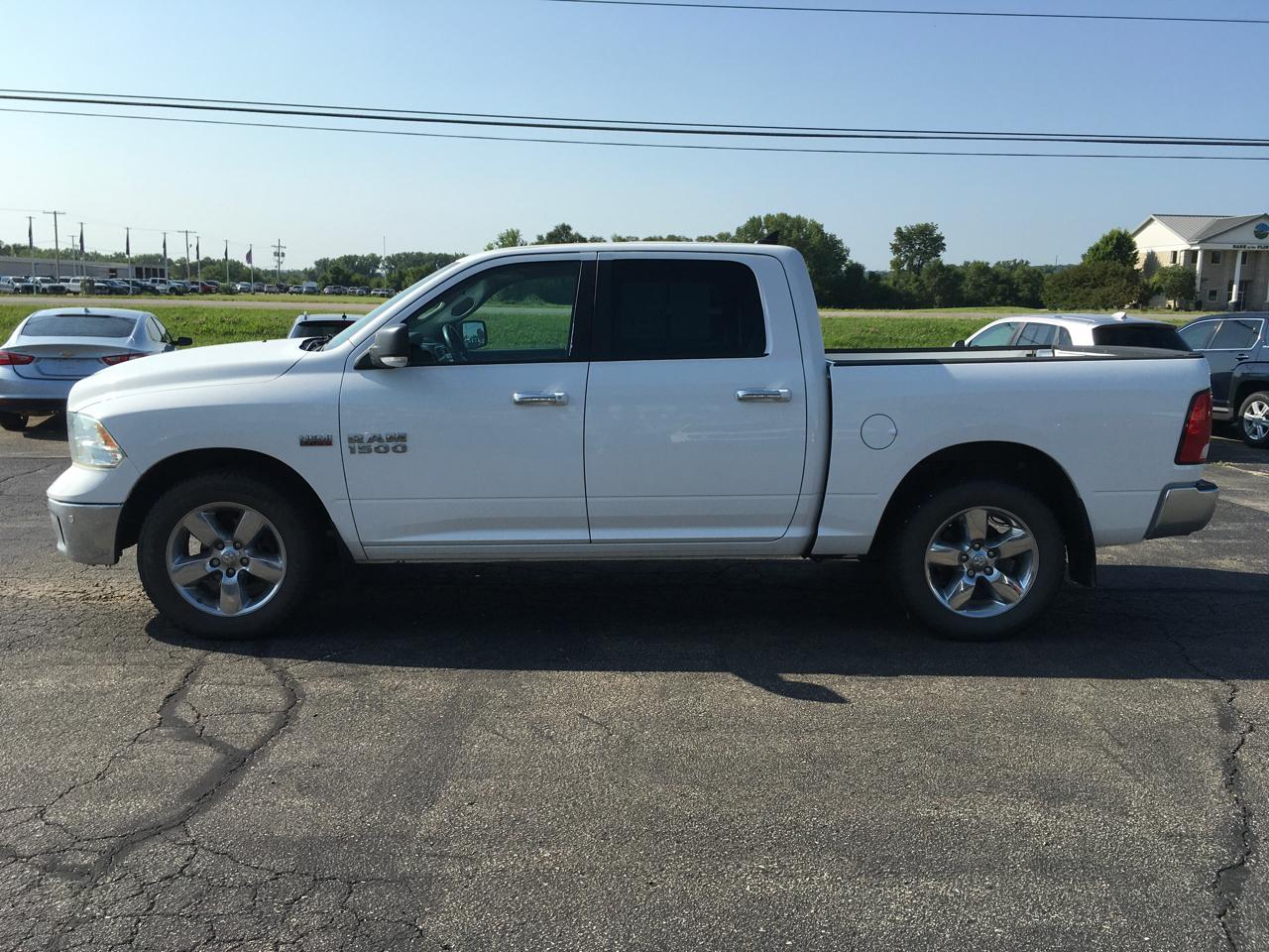 RAM 1500 SLT Crew Cab SWB 2WD 2016