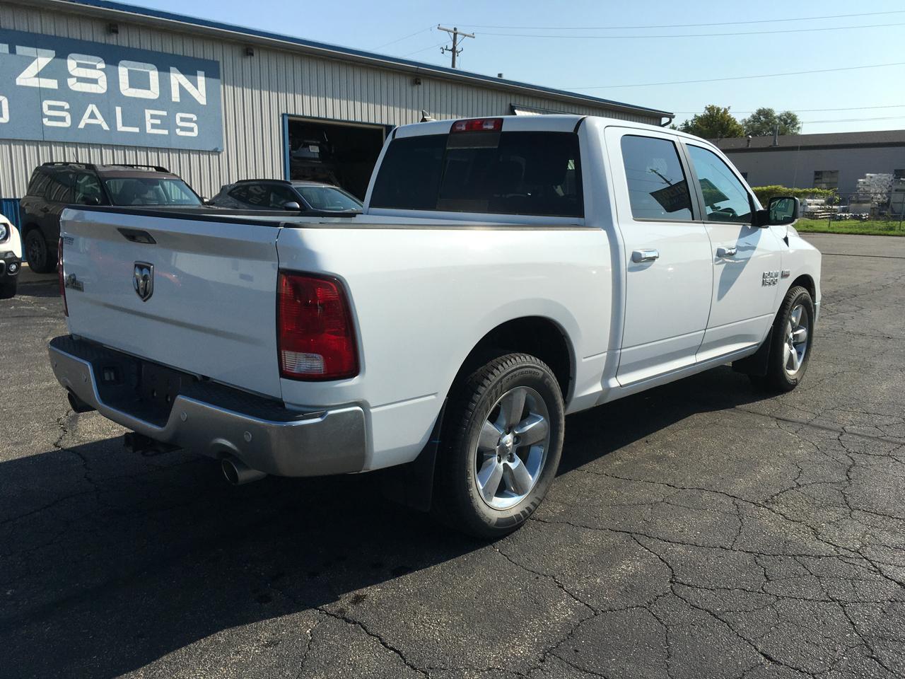 RAM 1500 SLT Crew Cab SWB 2WD 2016
