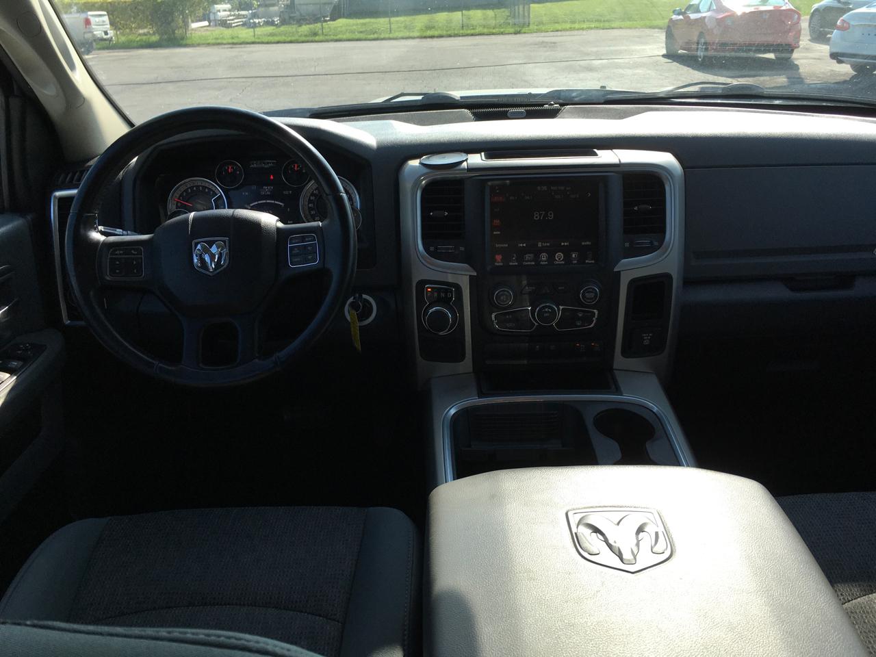 RAM 1500 SLT Crew Cab SWB 2WD 2016