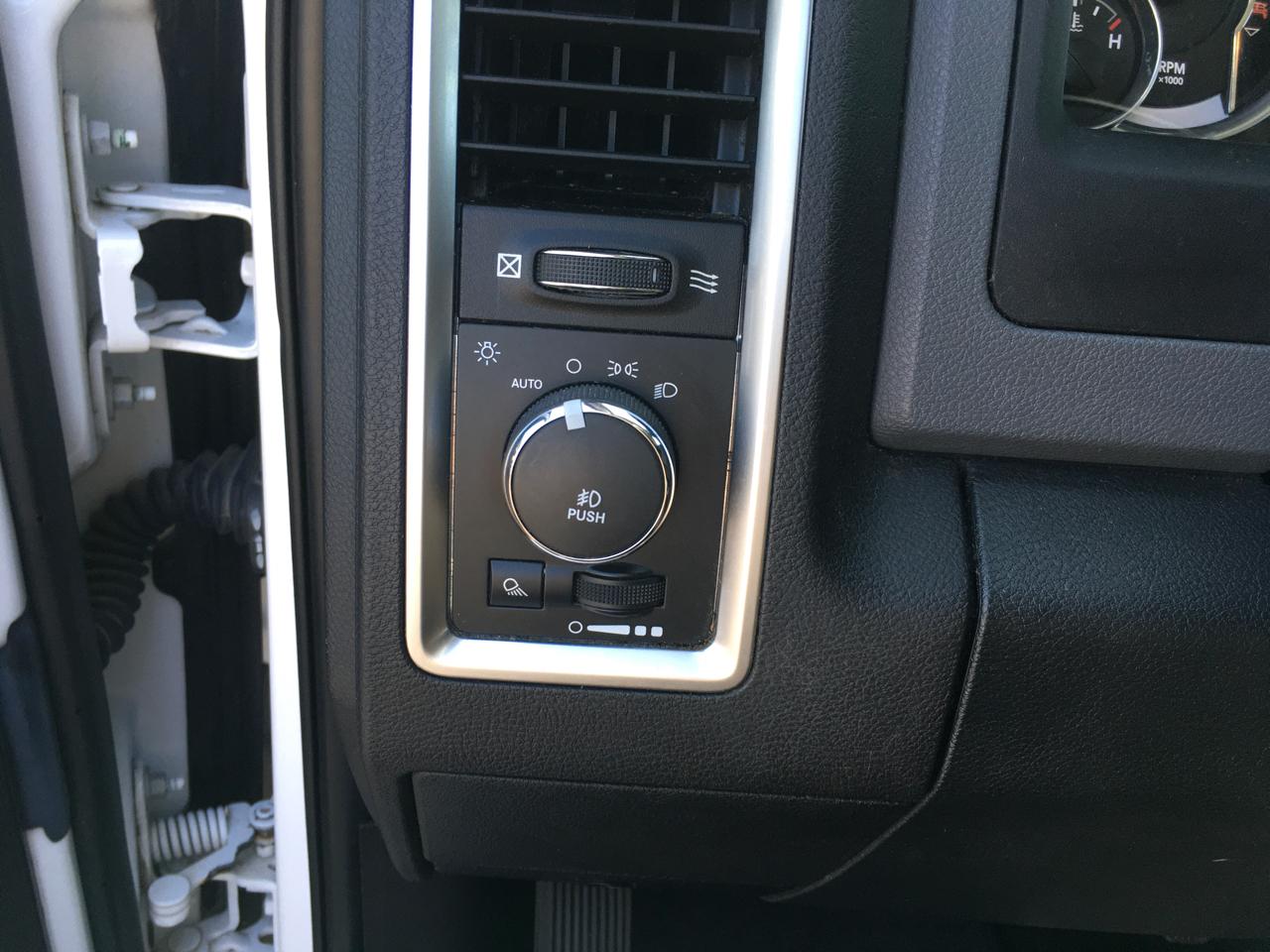 RAM 1500 SLT Crew Cab SWB 2WD 2016