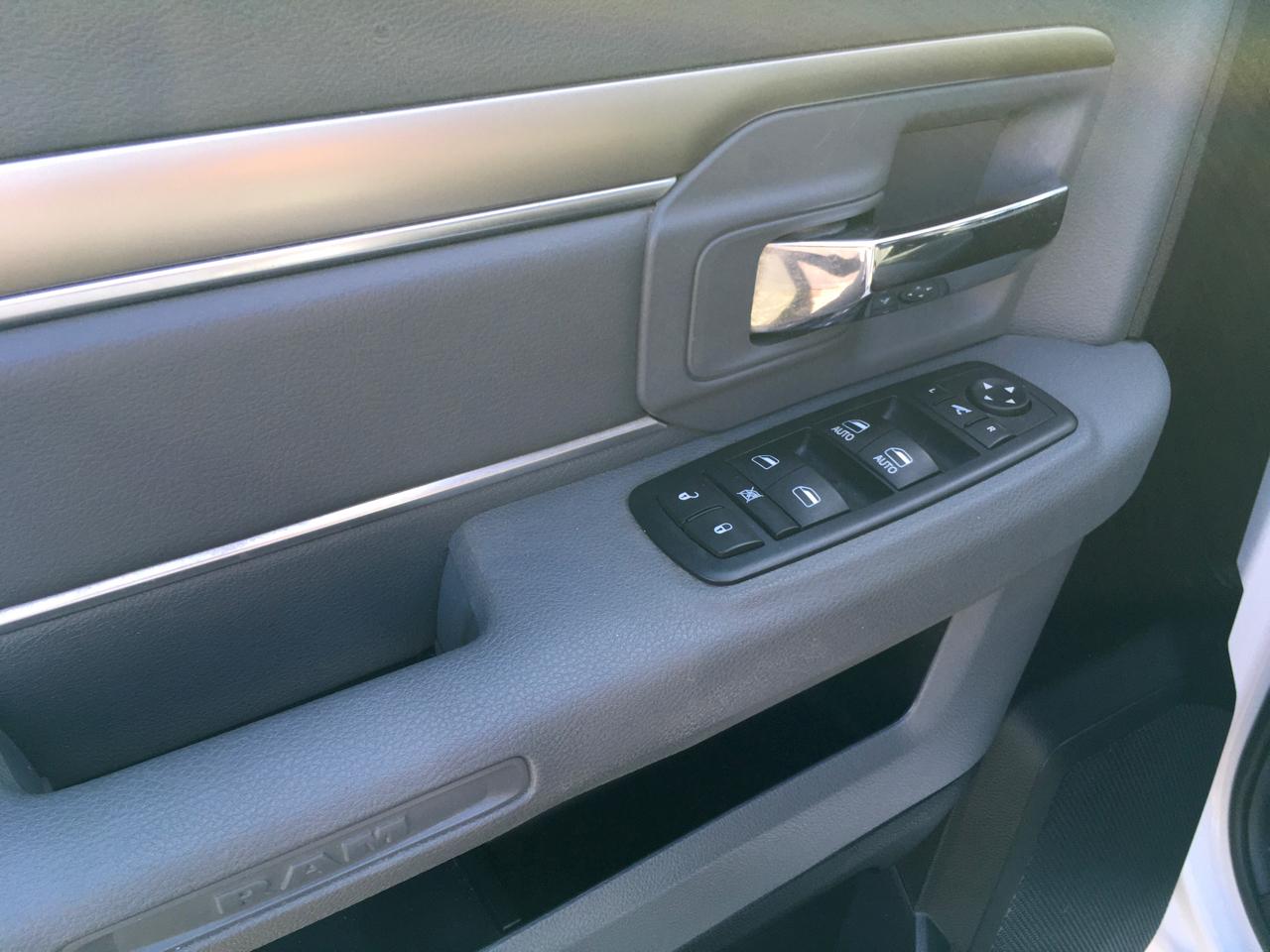 RAM 1500 SLT Crew Cab SWB 2WD 2016