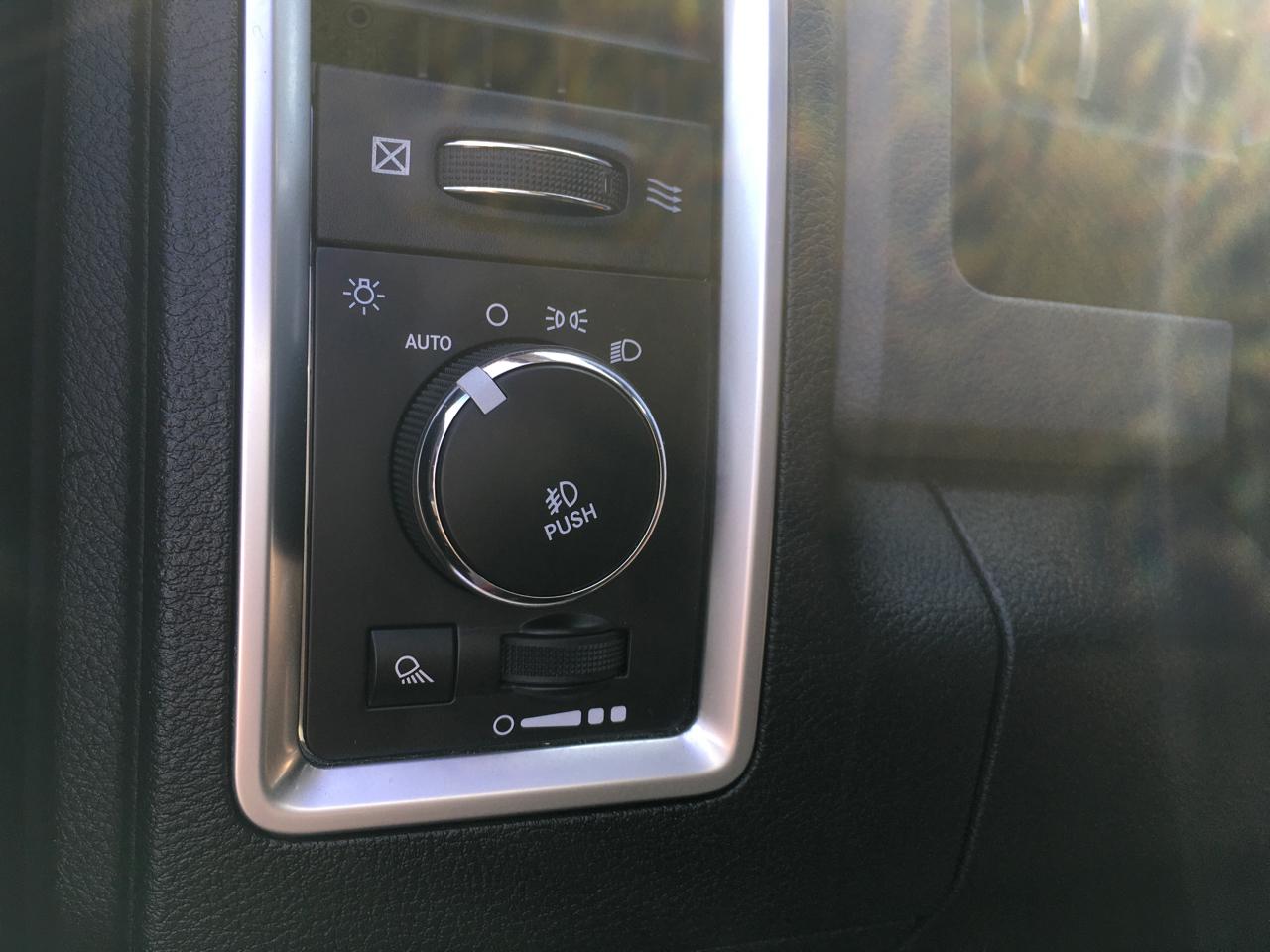 RAM 1500 SLT Crew Cab SWB 4WD 2017