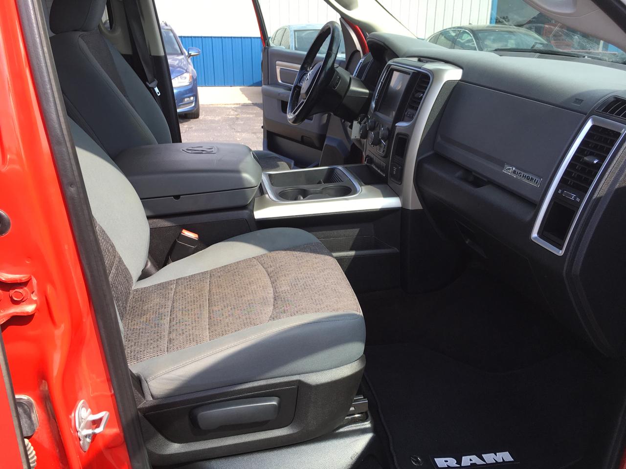 RAM 1500 SLT Crew Cab SWB 4WD 2017