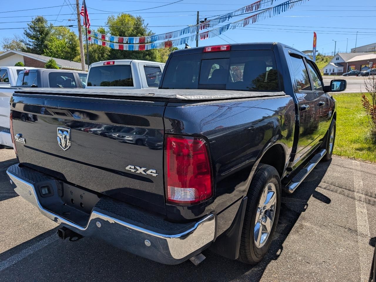 RAM 1500 SLT Crew Cab SWB 4WD 2016