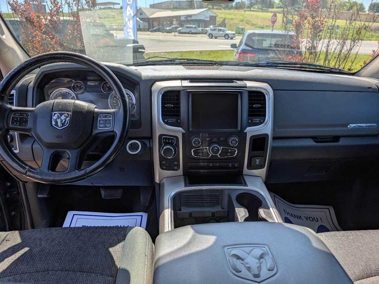 RAM 1500 SLT Crew Cab SWB 4WD 2016