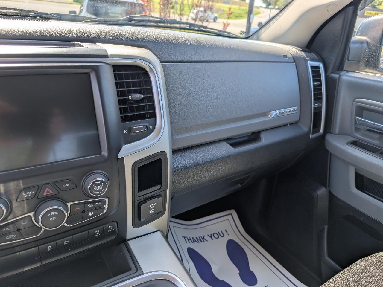 RAM 1500 SLT Crew Cab SWB 4WD 2016