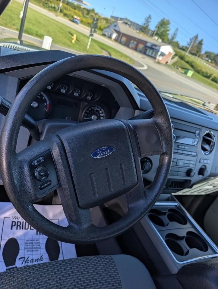 Ford F-250 SD XLT Crew Cab LWB 4WD 2012