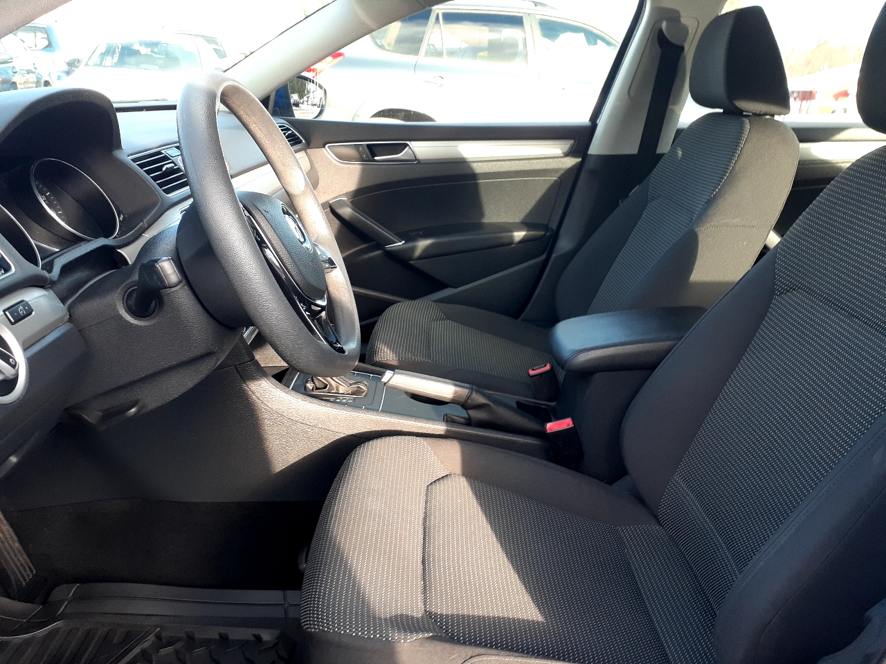 Volkswagen Passat 4dr Sdn 1.8T Auto S PZEV 2016