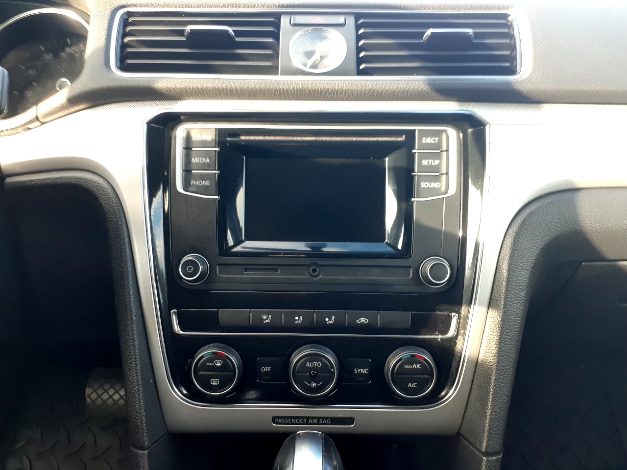 Volkswagen Passat 4dr Sdn 1.8T Auto S PZEV 2016