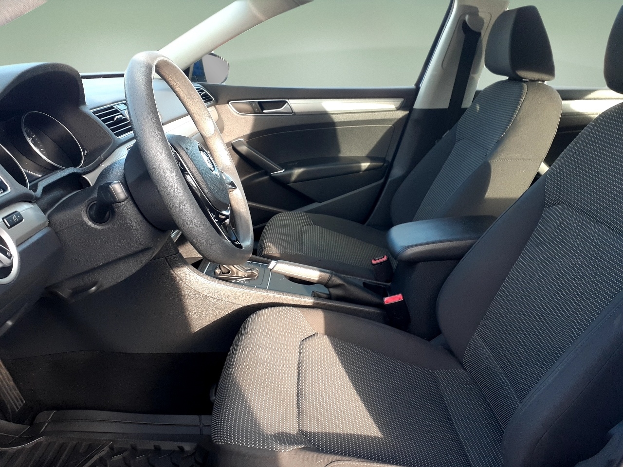 Volkswagen Passat 4dr Sdn 1.8T Auto S PZEV 2016