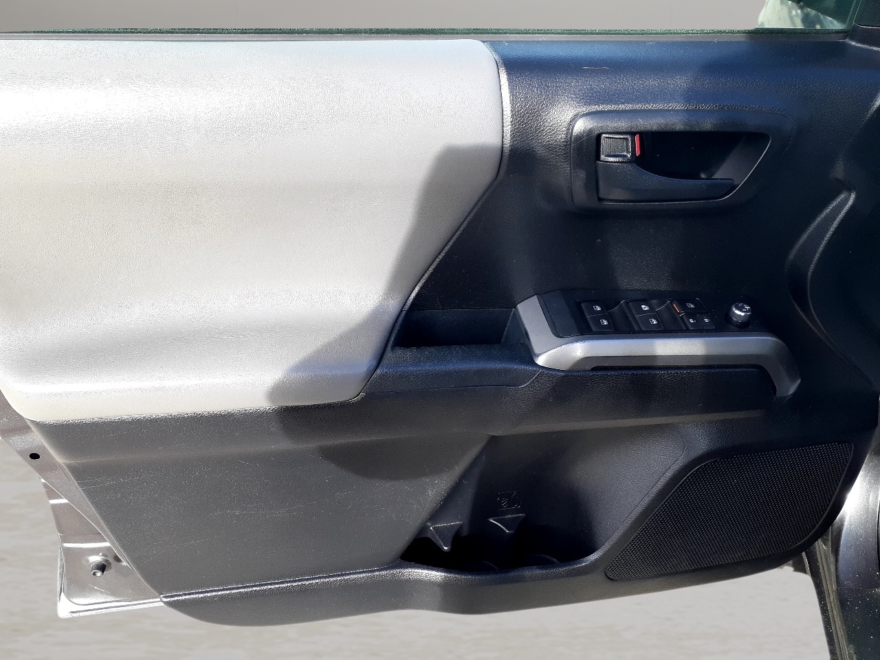 Toyota Tacoma TRD Off Road Double Cab 6' Bed V6 4x4 AT (Natl) 2017