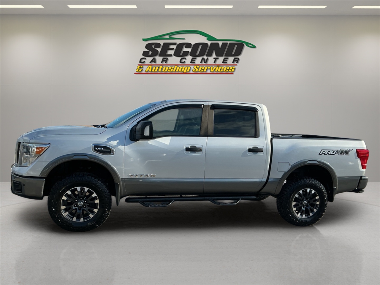 Nissan Titan 4x4 Crew Cab PRO-4X 2017