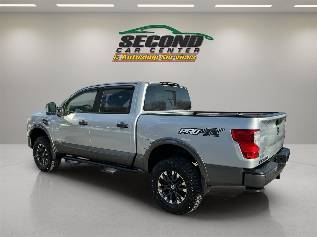 Nissan Titan 4x4 Crew Cab PRO-4X 2017