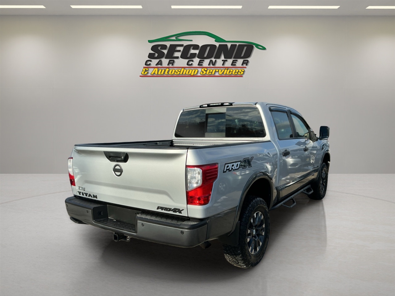 Nissan Titan 4x4 Crew Cab PRO-4X 2017