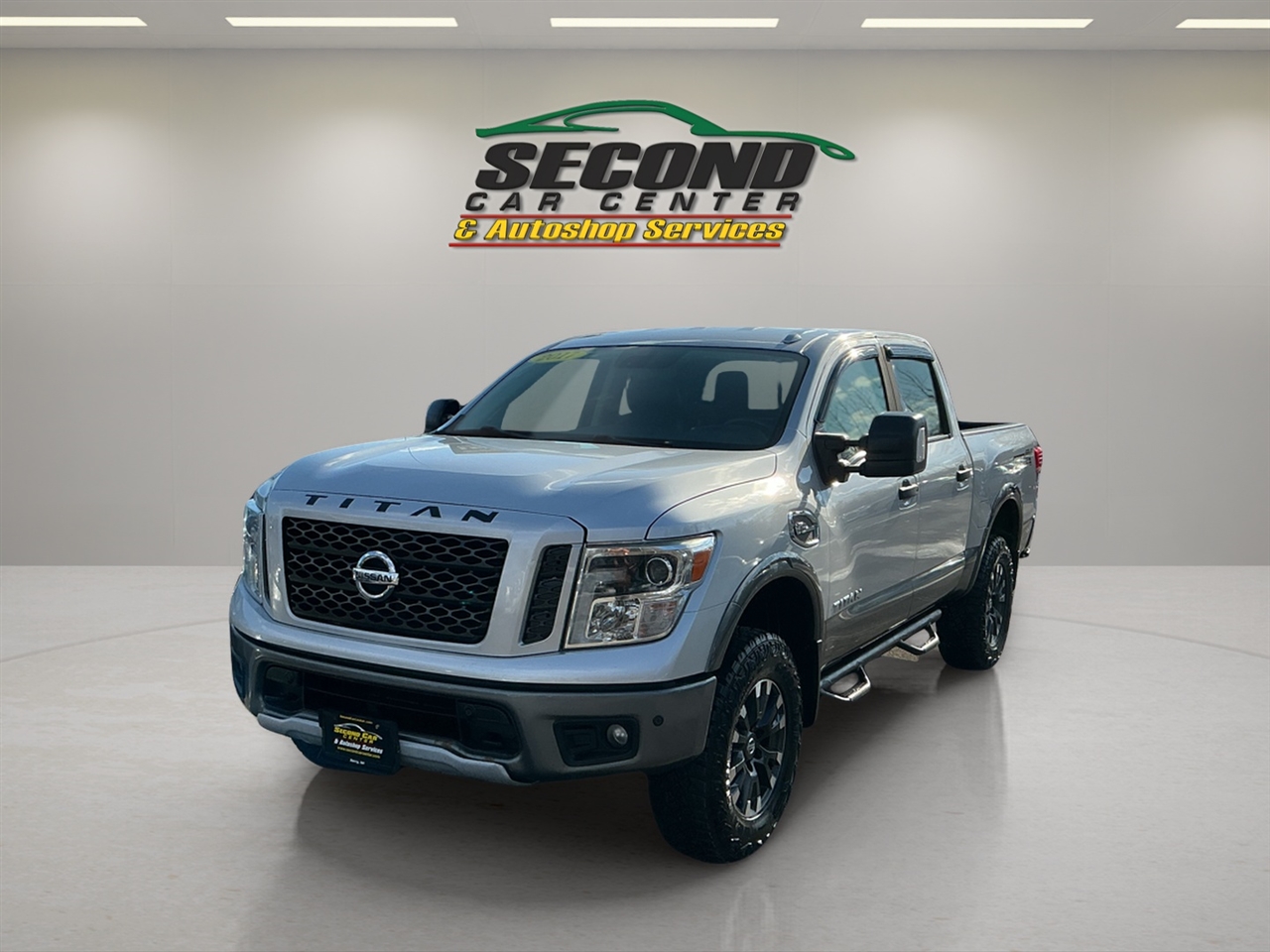 Nissan Titan 4x4 Crew Cab PRO-4X 2017