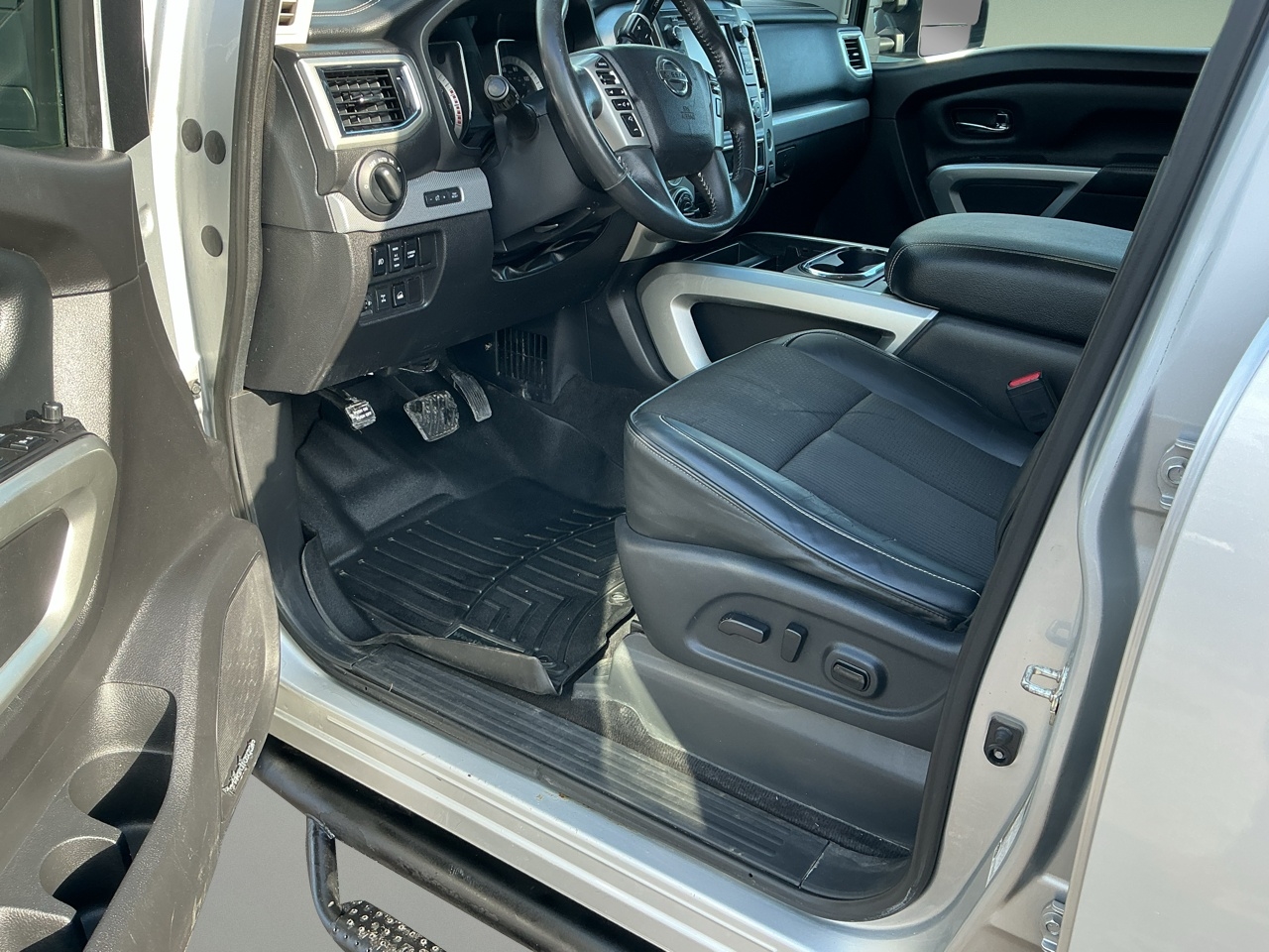 Nissan Titan 4x4 Crew Cab PRO-4X 2017