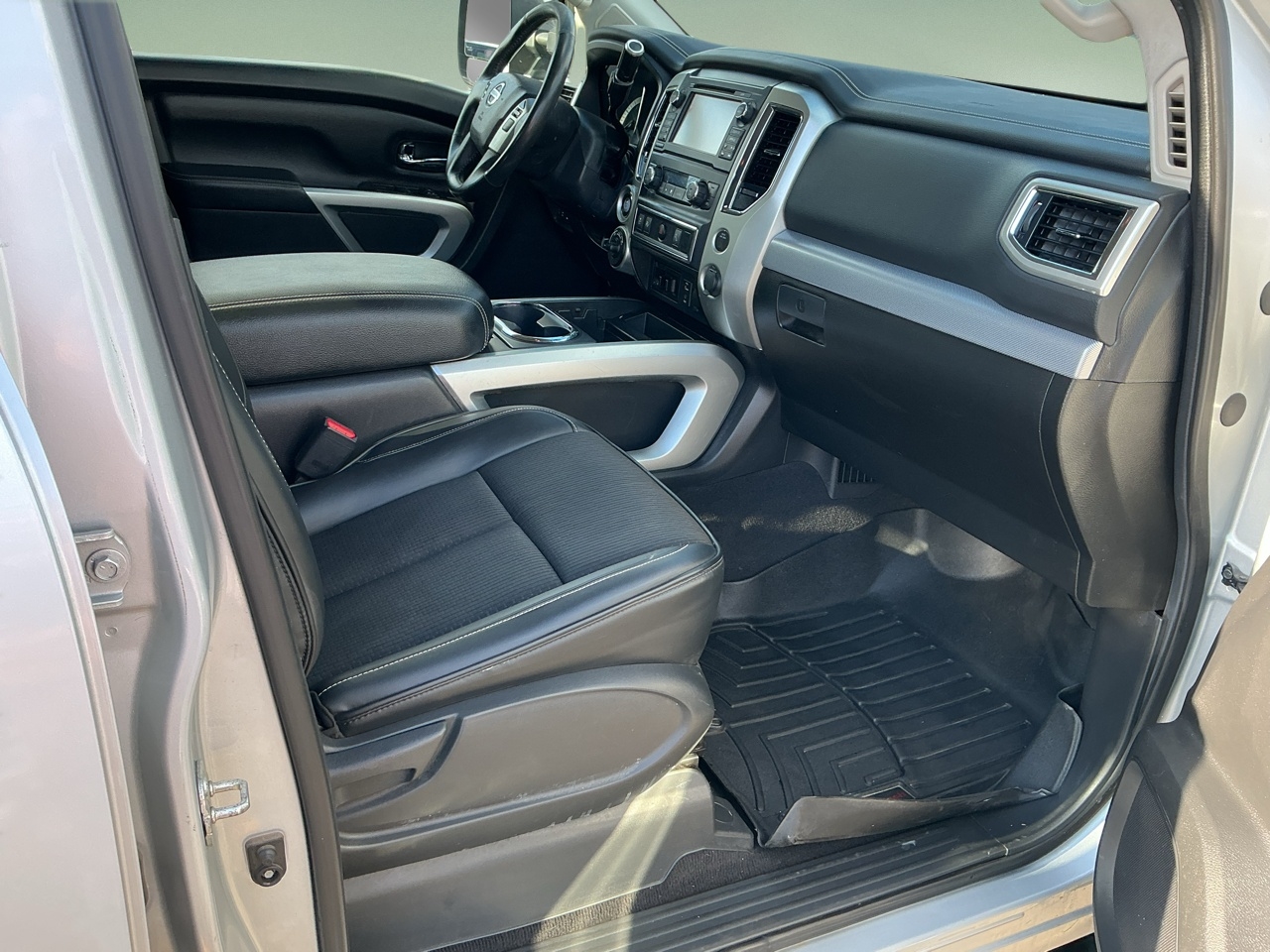 Nissan Titan 4x4 Crew Cab PRO-4X 2017