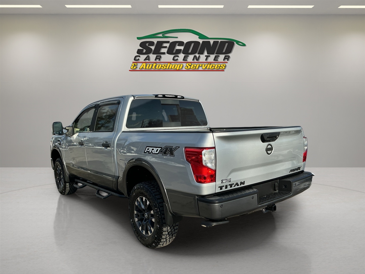 Nissan Titan 4x4 Crew Cab PRO-4X 2017