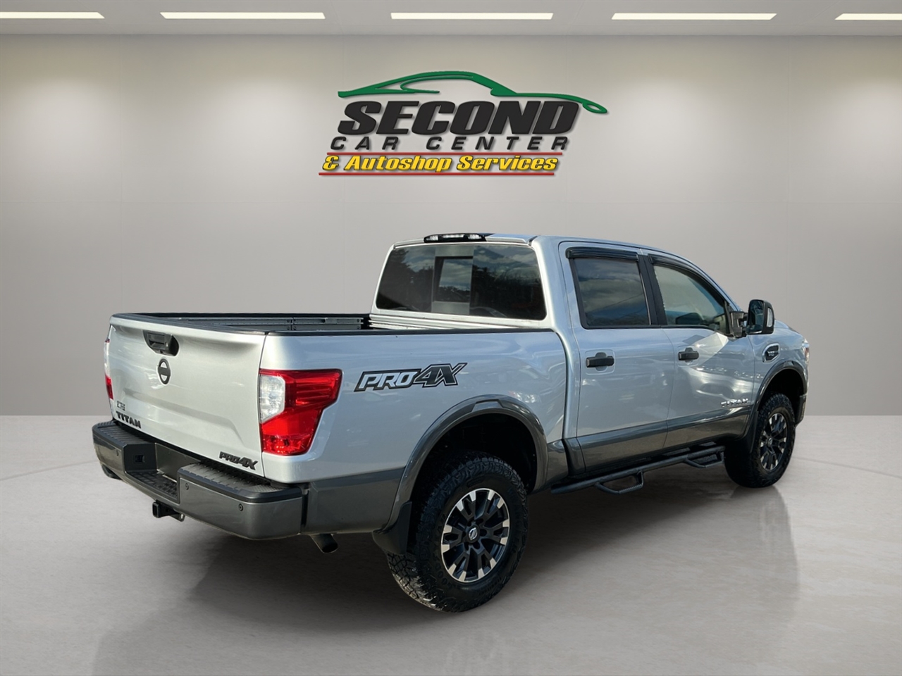 Nissan Titan 4x4 Crew Cab PRO-4X 2017