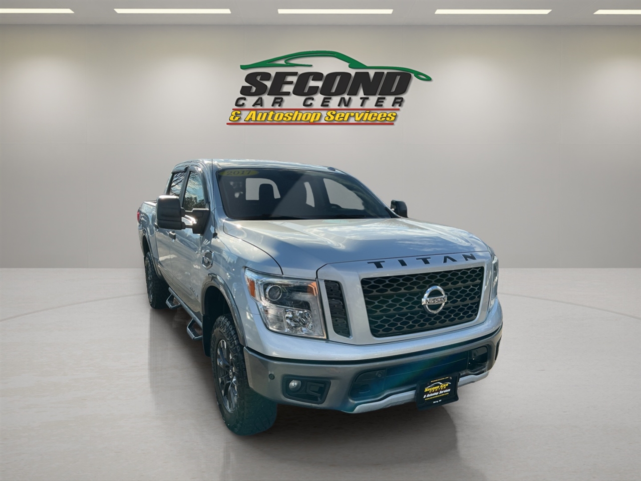 Nissan Titan 4x4 Crew Cab PRO-4X 2017
