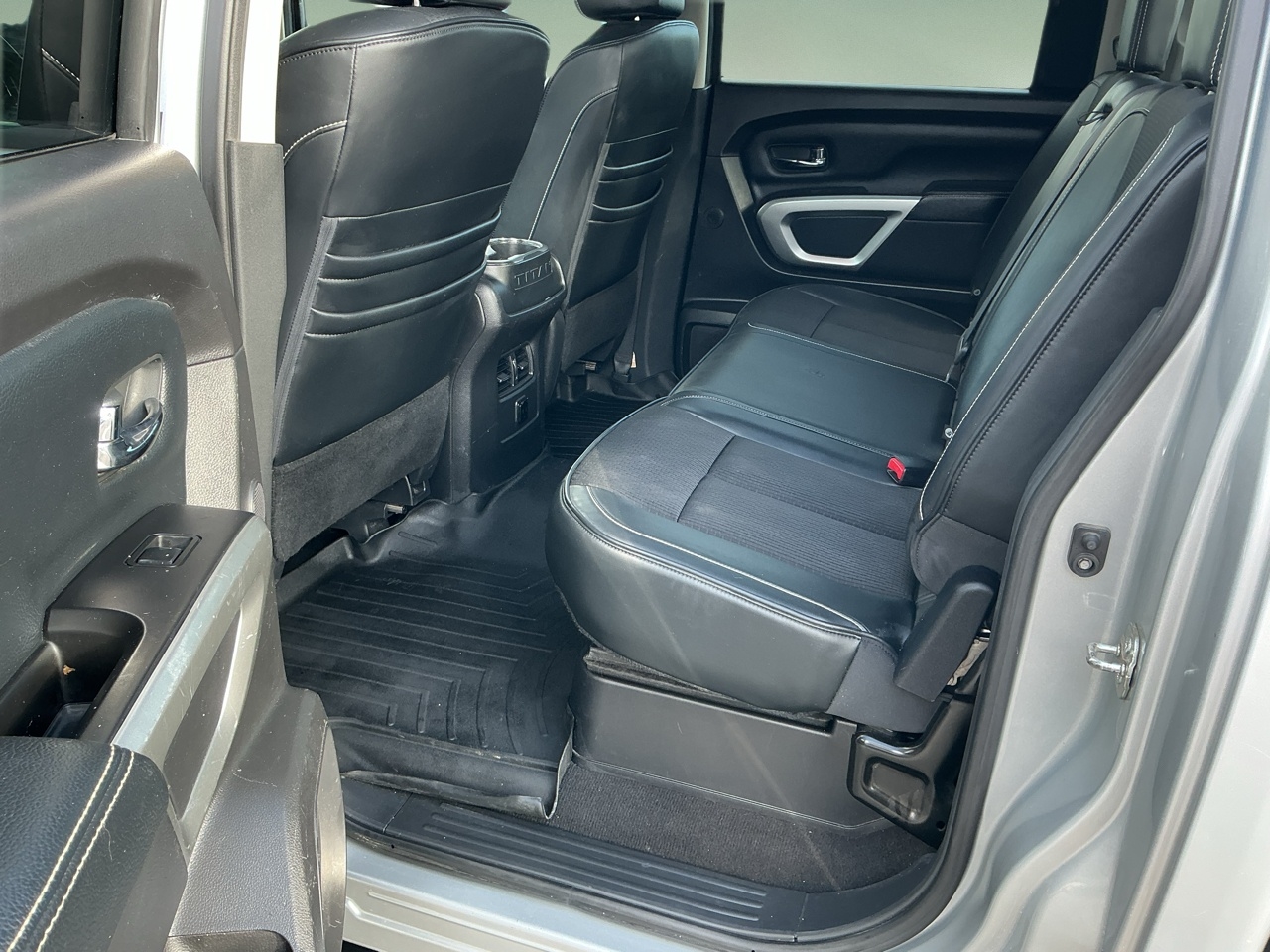 Nissan Titan 4x4 Crew Cab PRO-4X 2017