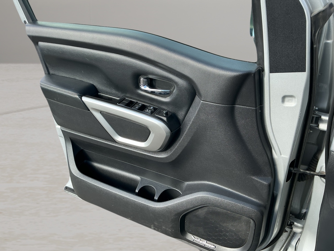 Nissan Titan 4x4 Crew Cab PRO-4X 2017