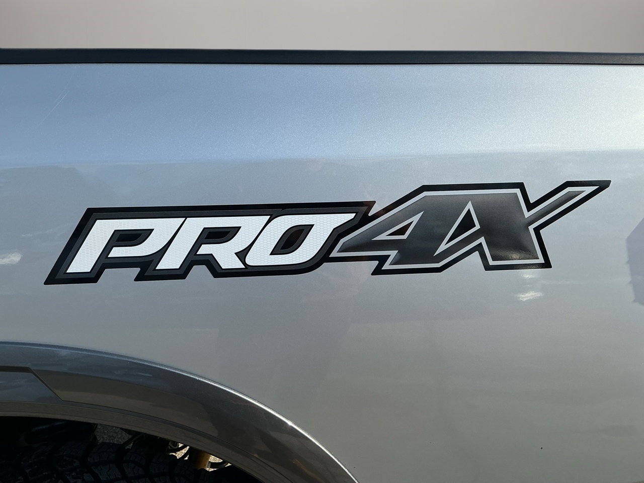 Nissan Titan 4x4 Crew Cab PRO-4X 2017