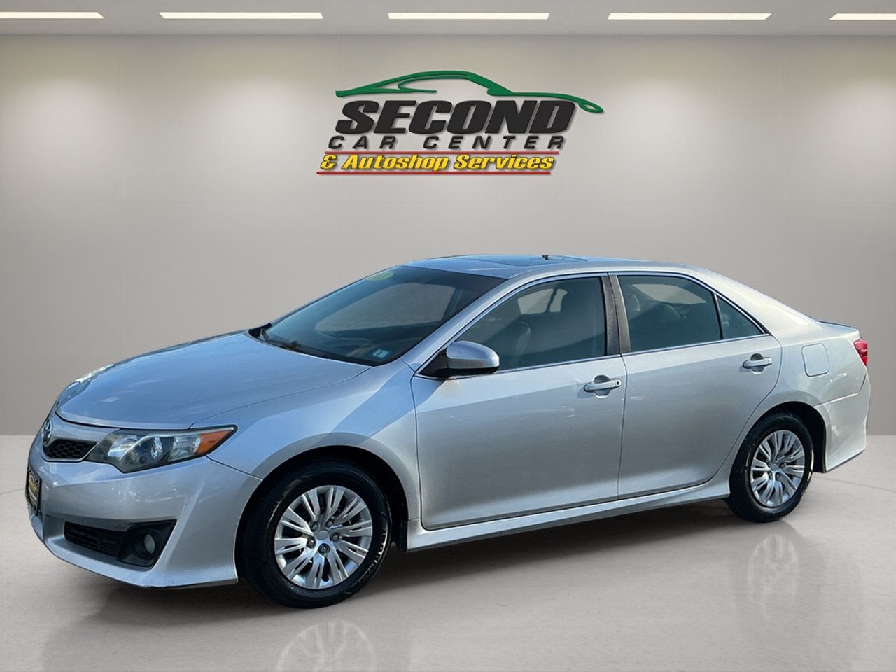 Toyota Camry 4dr Sdn I4 Auto XLE (Natl) 2013