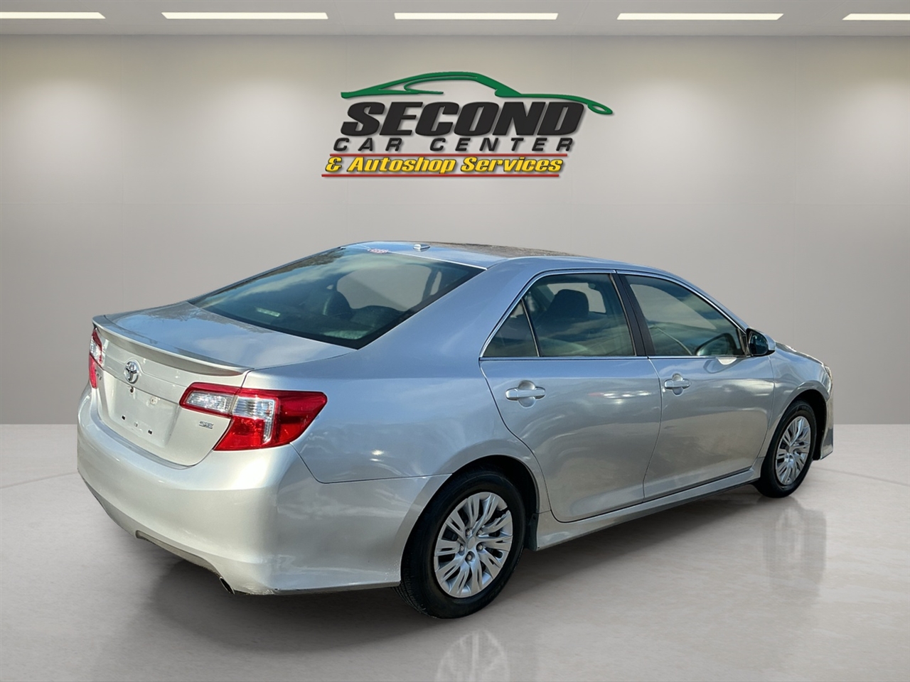 Toyota Camry 4dr Sdn I4 Auto XLE (Natl) 2013